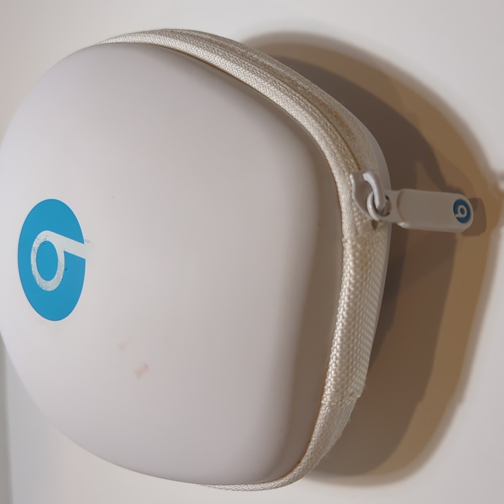 Beats by Dr Dre hard shell zip case for headphones - Picture 6 of 11